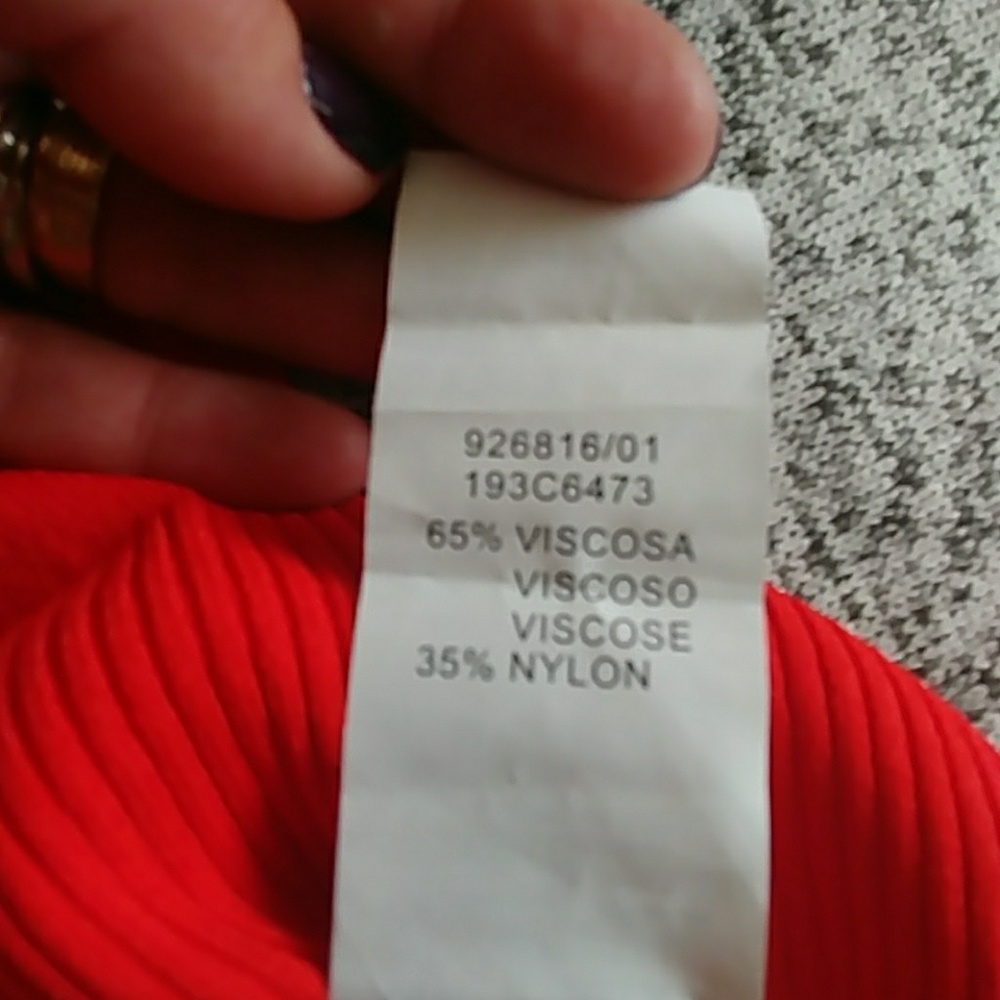 Red top - Picture 4 of 4